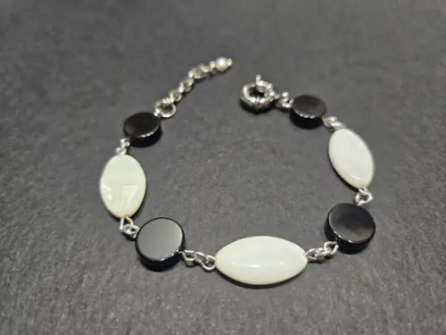 Pulseira de Pedra Natural Onix e Madrepérolas