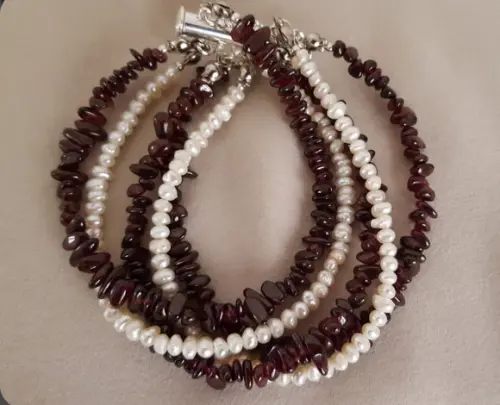 Pulseira de Pedras Granada e Pérolas Naturais
