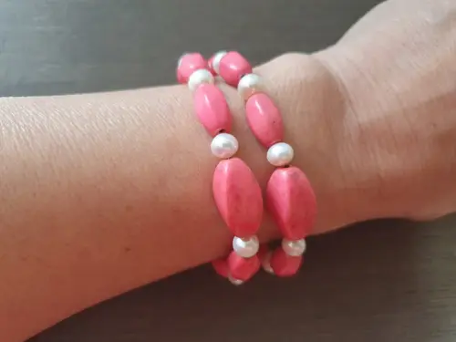 Pulseira De Pedras Hawlita E Pérolas Naturais