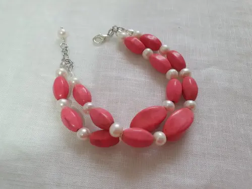 Pulseira De Pedras Hawlita E Pérolas Naturais