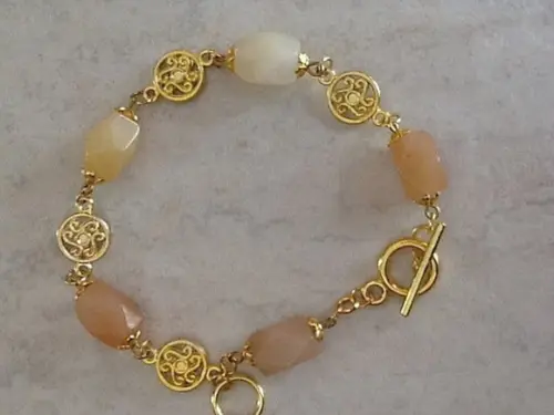 Pulseira de Pedras Naturais Jade com Moedas - Semijoia