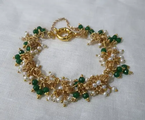 Pulseira de Pedras Naturais Jade Esmeralda e Mini Pérolas