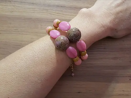 Pulseira de Pedras Naturais Morganite e Madeira