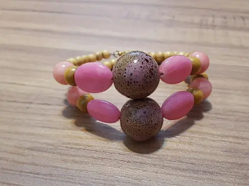 Pulseira de Pedras Naturais Morganite e Madeira