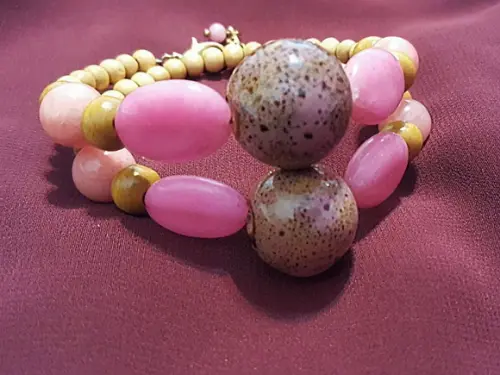 Pulseira de Pedras Naturais Morganite e Madeira