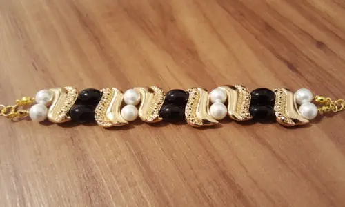 Pulseira de Pérolas e Pedras Naturais