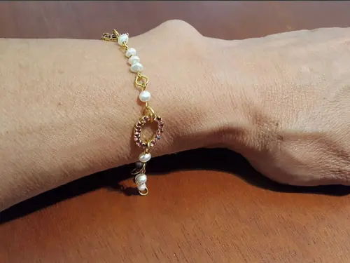 Pulseira de Pérolas Naturais e Cristais Rosa