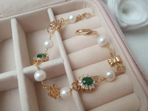 Pulseira de Pérolas Naturais e Cristal Verde