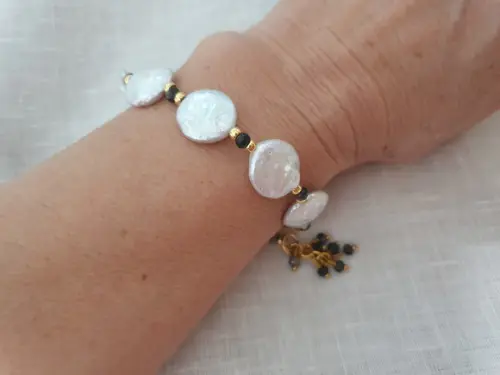 Pulseira de Pérolas Naturais e Labadoritas Semijoia