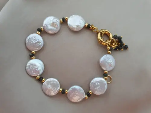 Pulseira de Pérolas Naturais e Labadoritas Semijoia