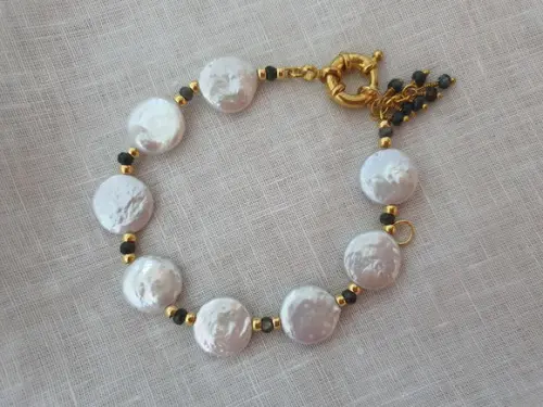 Pulseira de Pérolas Naturais e Labadoritas Semijoia
