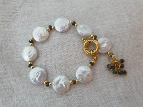 Pulseira de Pérolas Naturais e Labadoritas Semijoia