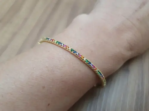 Pulseira Delicada Dourada Com Cristais Coloridos