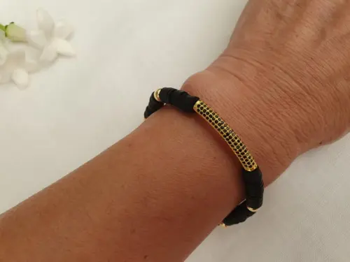 Pulseira Dourada Banhada com Discos de Silicone Preto