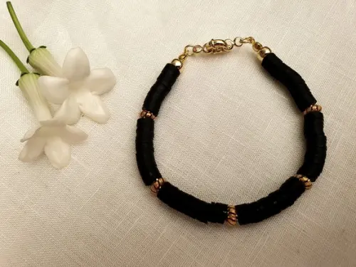 Pulseira Dourada Banhada com Discos de Silicone Preto II