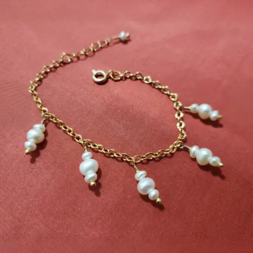 Pulseira Dourada Banhada com Pérolas Naturais - Semijoia