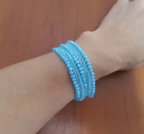 Pulseira Dourada com Cristais Azuis