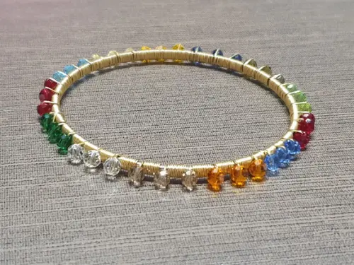 Pulseira Dourada com Cristais Coloridos