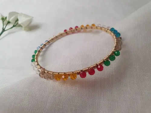 Pulseira Dourada com Cristais Coloridos