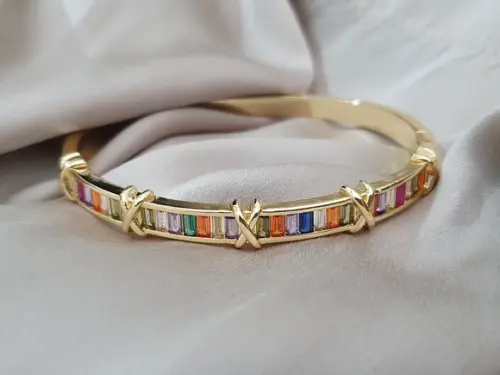 Pulseira Dourada Com Cristais Coloridos