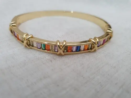 Pulseira Dourada Com Cristais Coloridos