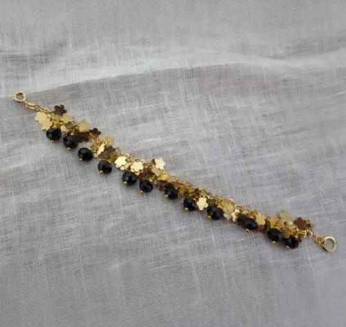 Pulseira Dourada com Cristais Negros