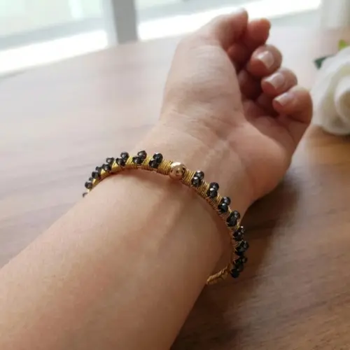 Pulseira Dourada com Mini Cristais Ametista