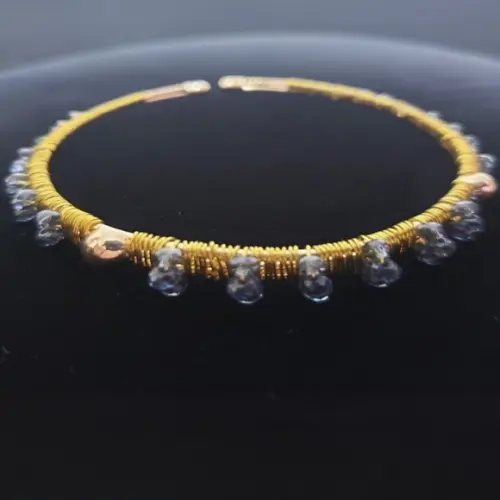 Pulseira Dourada com Mini Cristais Ametista