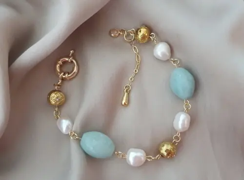 Pulseira Dourada com Pedras Naturais Amazonita e Pérolas