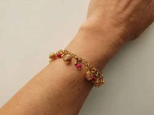 Pulseira Dourada com Pedras Naturais Jade Rubi