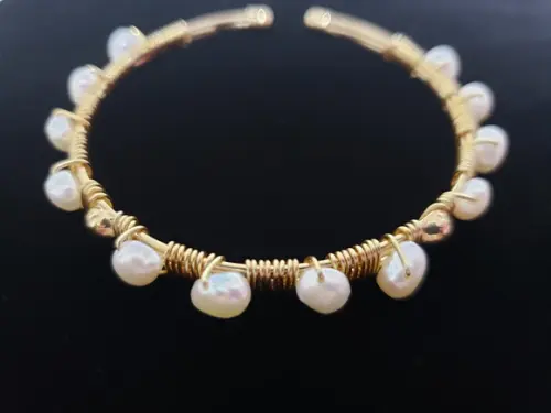 Pulseira Dourada com Pérolas Naturais