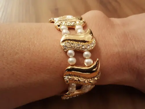 Pulseira Dourada de Pérolas Naturais