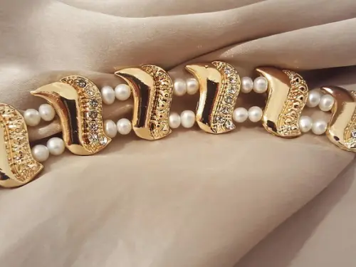 Pulseira Dourada de Pérolas Naturais