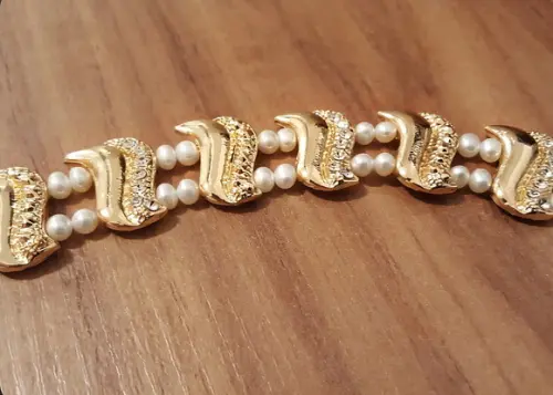 Pulseira Dourada de Pérolas Naturais