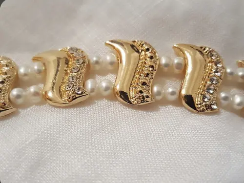Pulseira Dourada de Pérolas Naturais