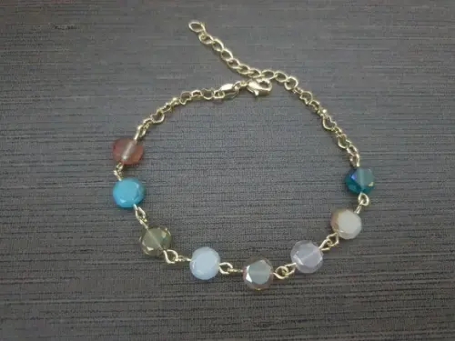 Pulseira Dourada E Cristais Coloridos