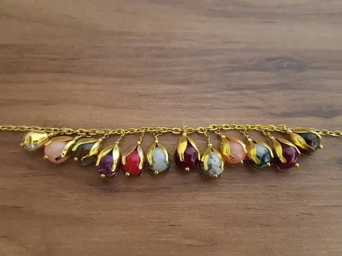 Pulseira Dourada e Pedras Naturais Coloridas