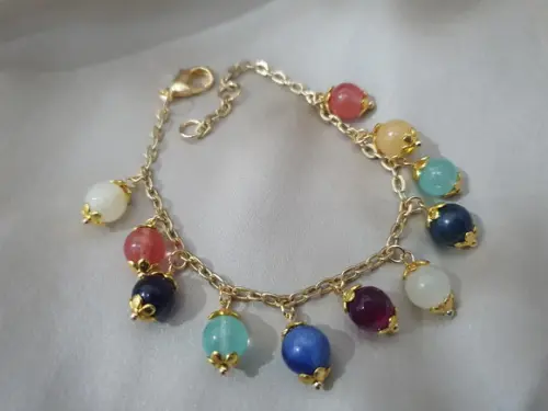 Pulseira Dourada e Pedras Naturais Coloridas