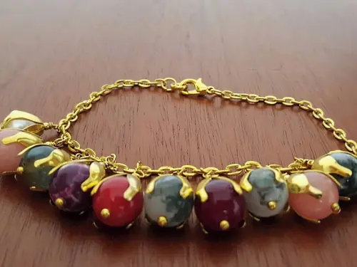 Pulseira Dourada e Pedras Naturais Coloridas