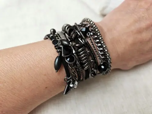 Pulseira Imã de Couro e Pingentes