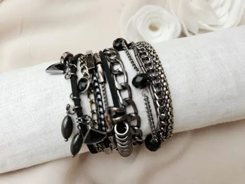 Pulseira Imã de Couro e Pingentes