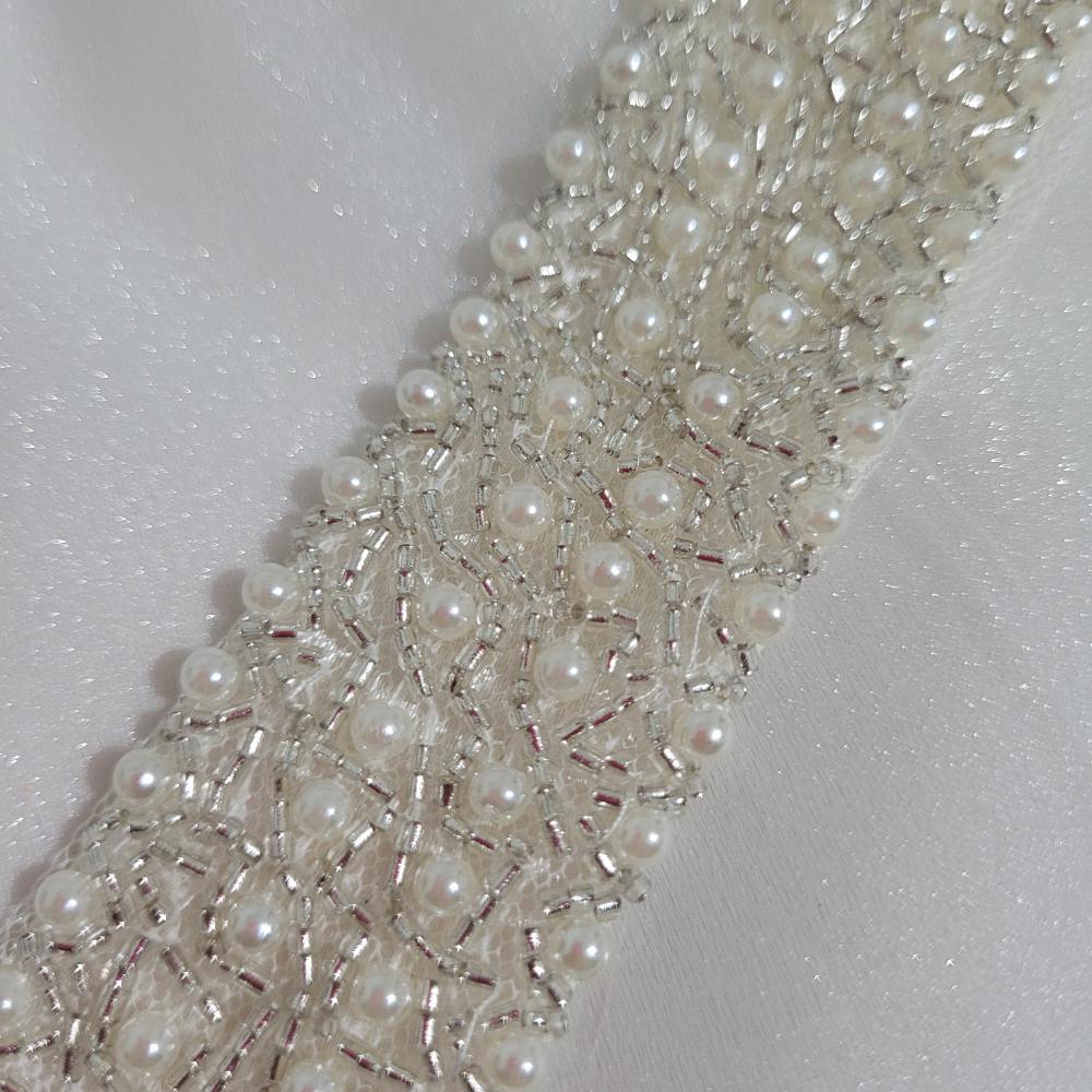 Cinto de pérolas bordado off white