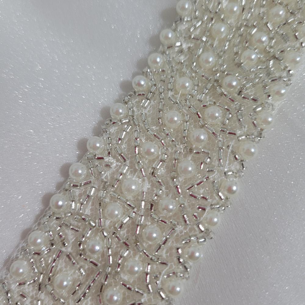 Cinto de pérolas bordado off white