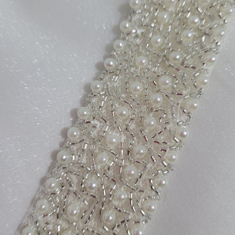 Cinto de pérolas bordado off white
