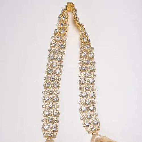 Cinto dourado luxuoso de strass