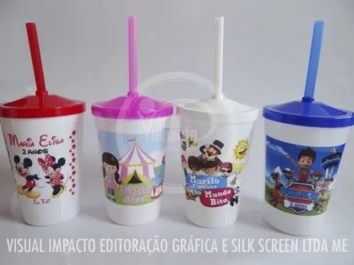 Copo Plástico c/ Tampa e Canudo Personalizado 500ml
