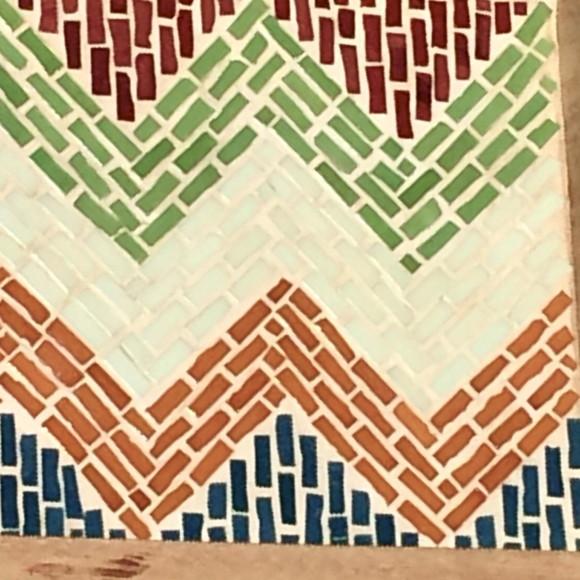 Centro de mesa zig zag em mosaico de vidro