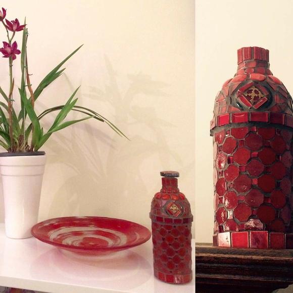 Garrafa Decorativa em Mosaico de Vidro e Resina