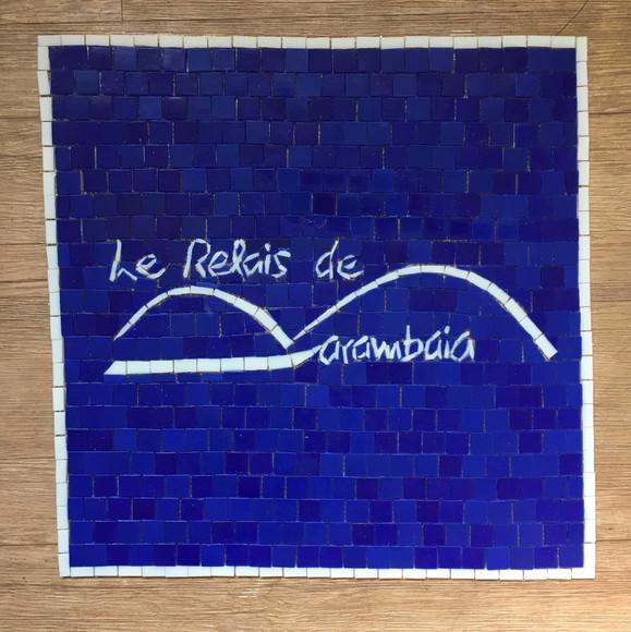 Logo em mosaico para pousada