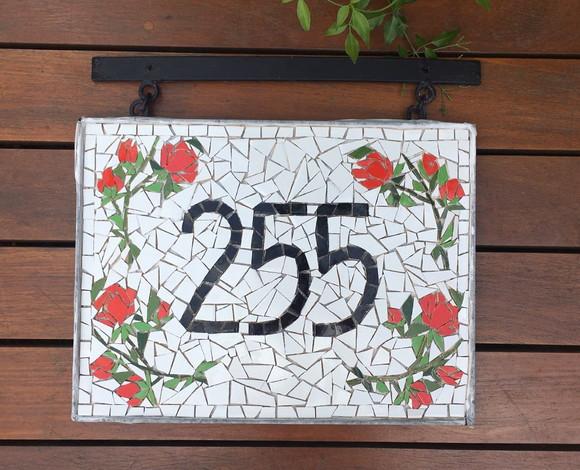Número de casa em mosaico de azulejo
